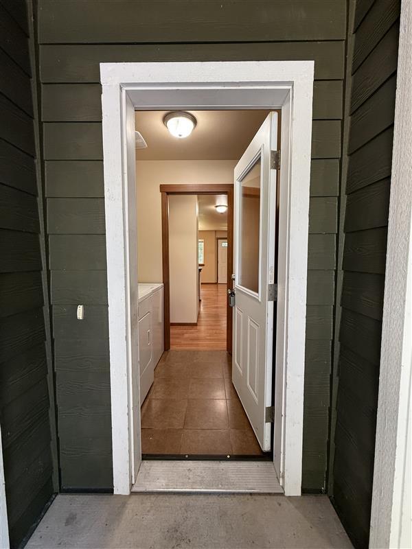 Main entrance off street. - 1422 Lincoln St