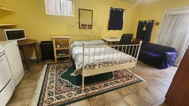 Building Photo - 2317 Southgate Blvd