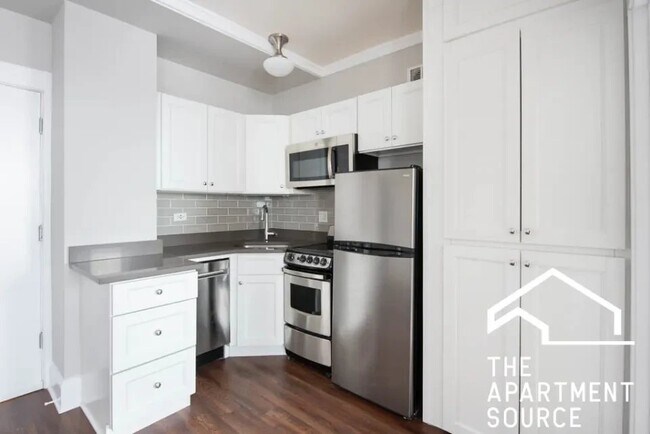 Building Photo - 817 W Lakeside Pl