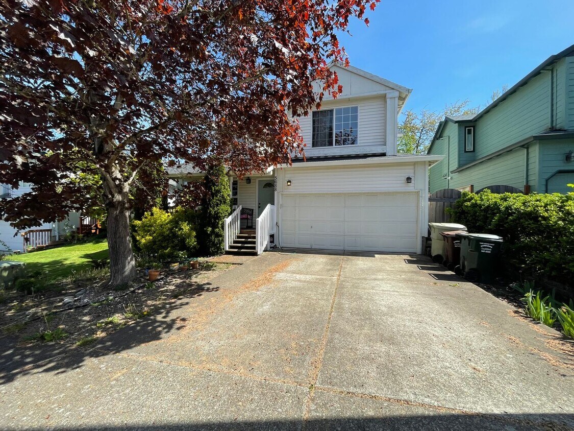 Foto principal - Charming Rock Creek 3 Bed 2.5 Bath - Centr...
