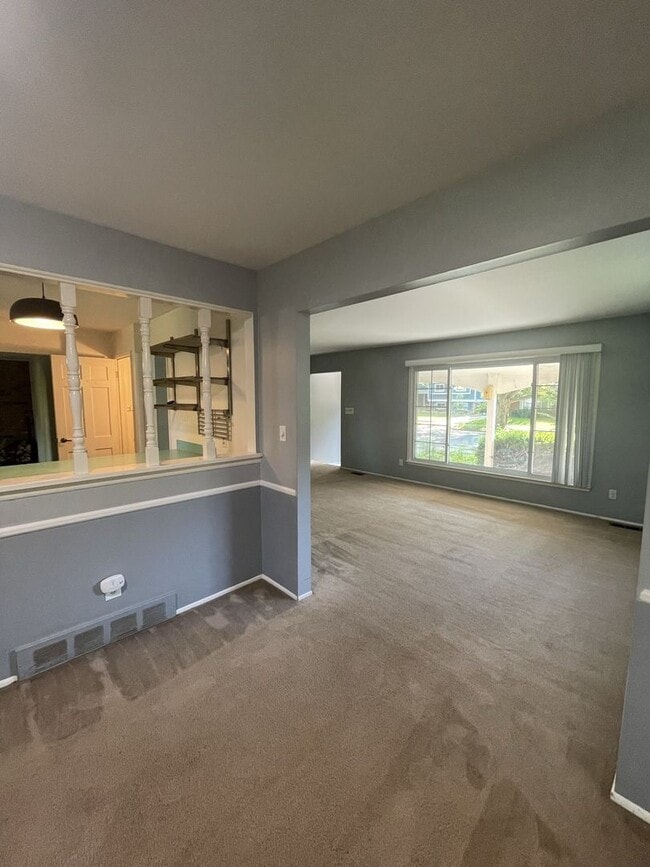 Building Photo - 2163 Yorktown Dr