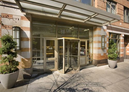 Foto del edificio - 130 W 15th St