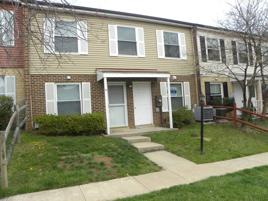 Primary Photo - Leesburg Heritage Square Three Bedroom