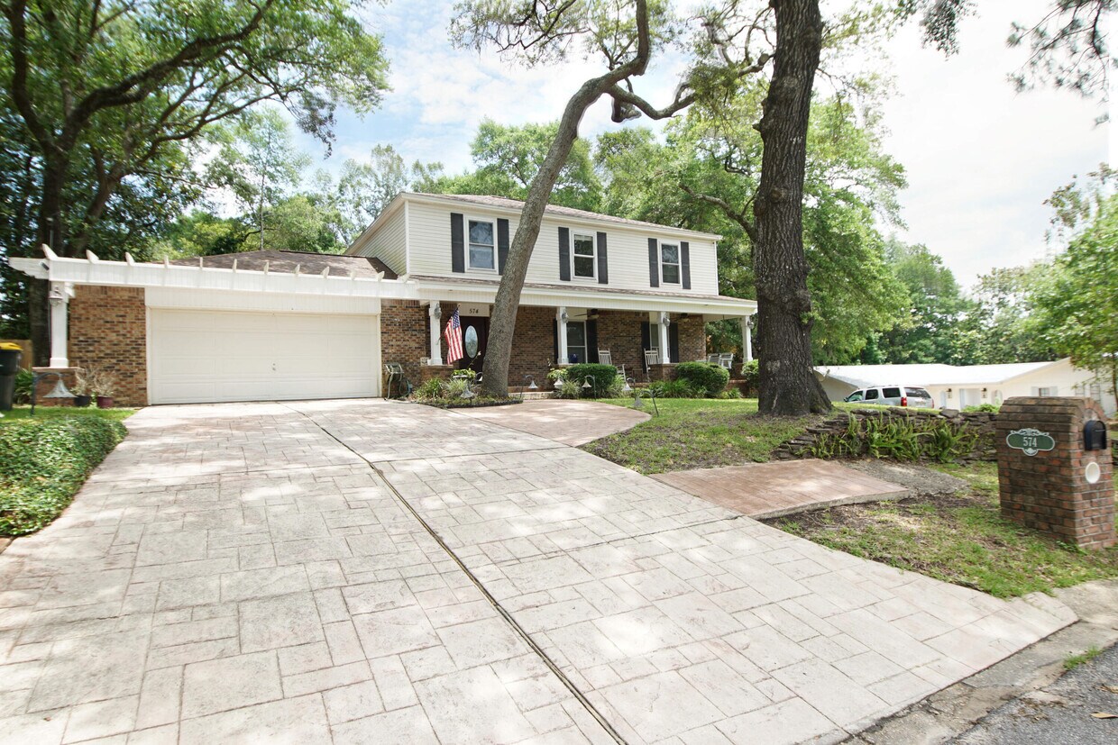 Foto principal - 574 L'Ombre Cir NE