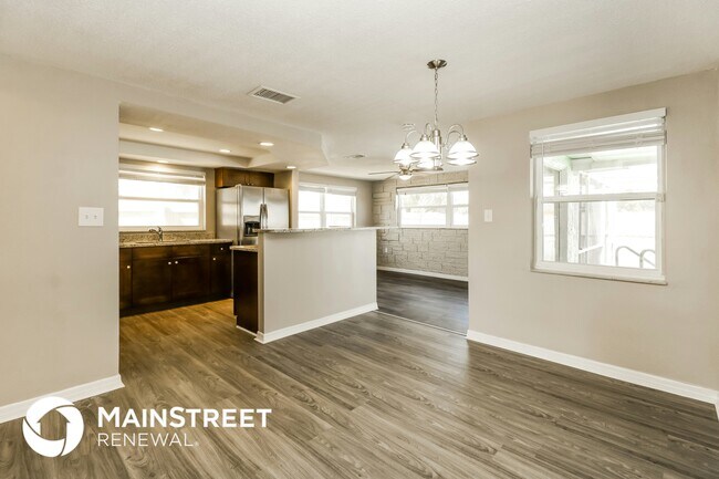 Foto del edificio - 7025 Rockwood Dr