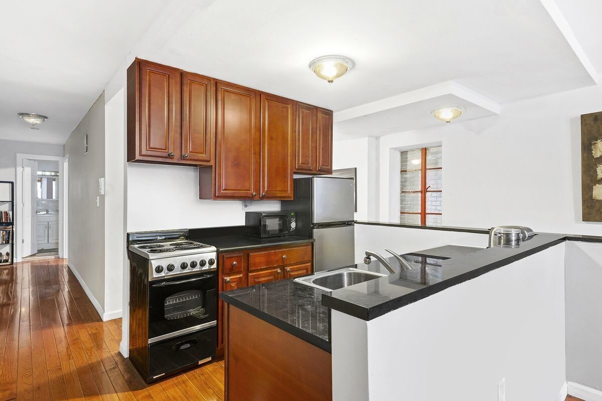 Primary Photo - 180 W 10th St
