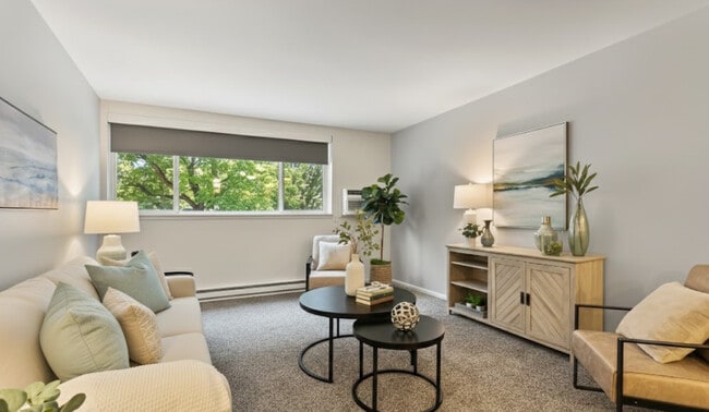 Building Photo - The Highlands Apartments