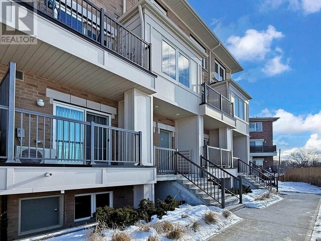 Building Photo - 480 Beresford Path