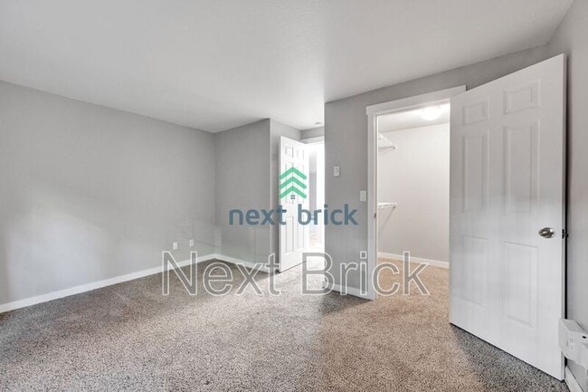 Building Photo - 10015 NE 120th Ln