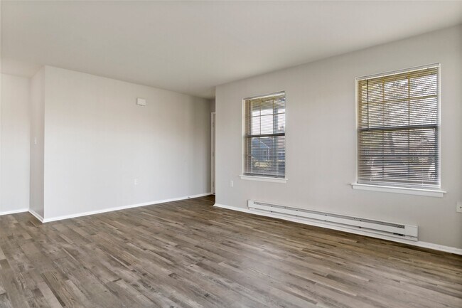 Foto del edificio - 7036 Basswood Rd