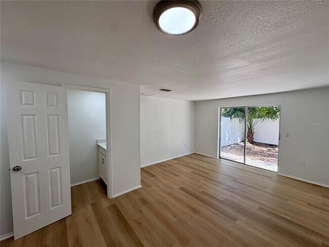 Foto del edificio - 305 57th Ave Dr E