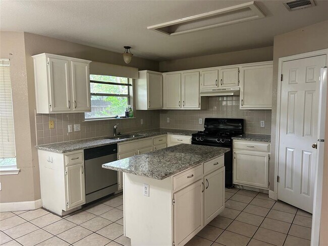 Building Photo - 7612 Tovar Dr