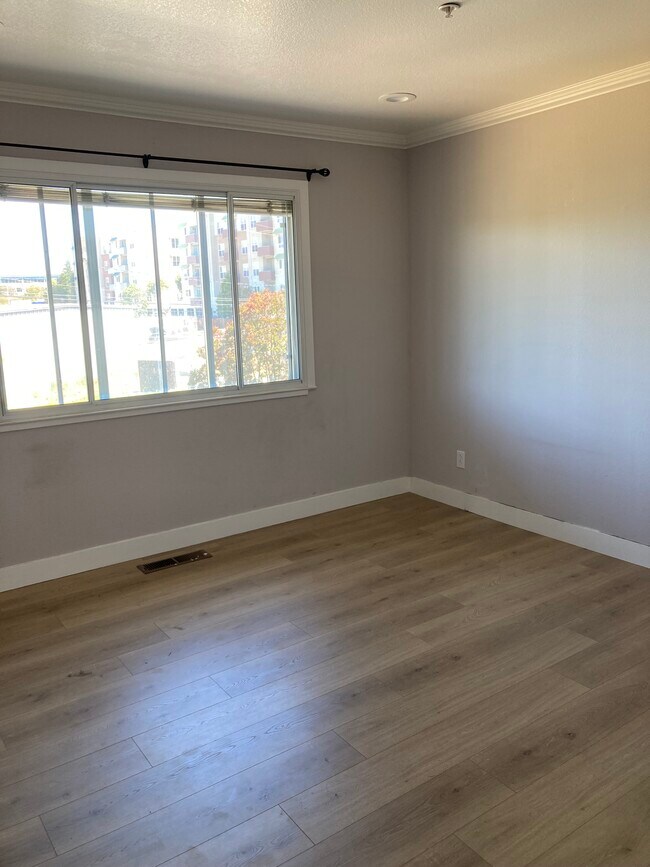 Building Photo - 2058 S Delaware St