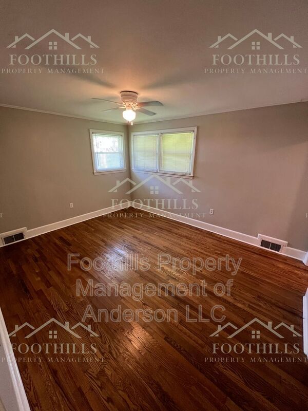 Foto del edificio - 502 Walden Pkwy