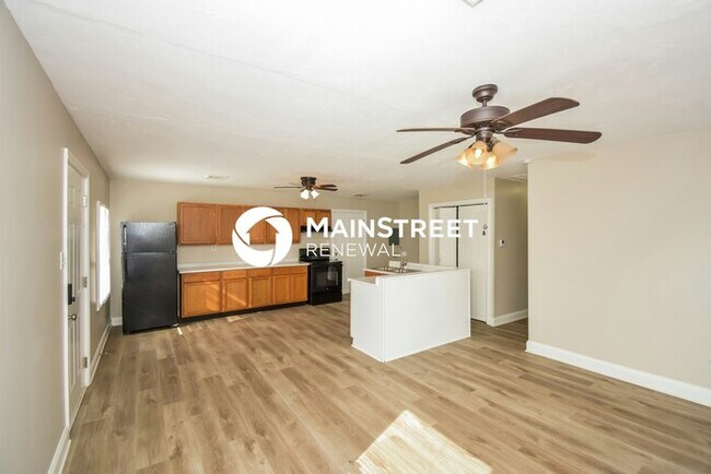 Foto del edificio - 3 Bedroom Pet-Friendly Home in Indianapolis, IN with Main Street Renewal