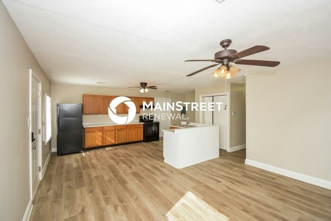 Photo - 3 Bedroom Pet-Friendly Home in Indianapolis, IN with Main Street Renewal