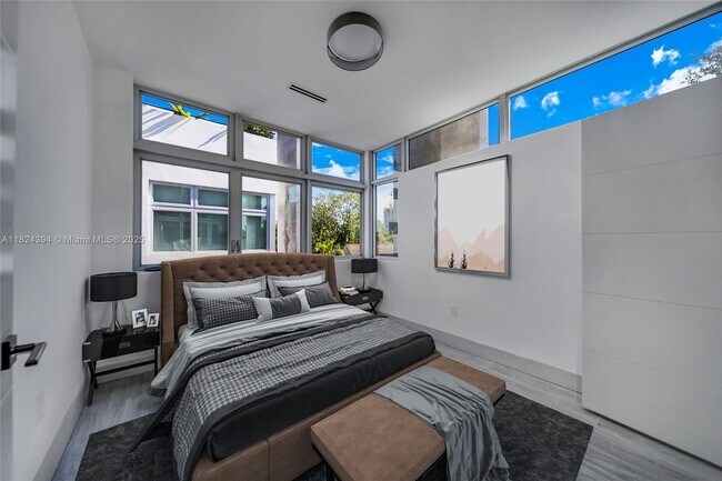 Foto del edificio - 2926 Bird Ave