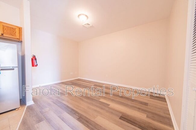 Building Photo - 112 N High St