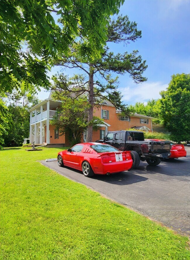 Foto del edificio - 1004 W Main St