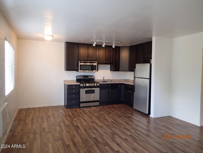 Building Photo - 610 S 4th Ave