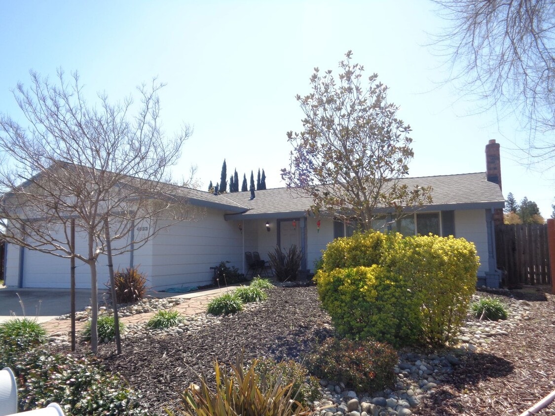 Primary Photo - COMING SOON!!! 4 Bedroom 2 Bathroom house ...