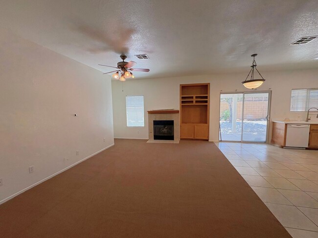 Building Photo - Spacious Home