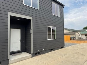 Building Photo - 225 28th Ave SE