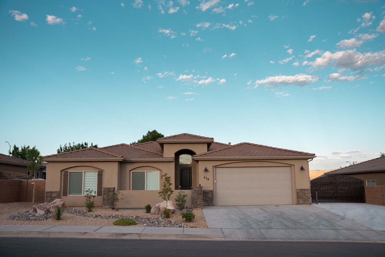 428 N 2860 St E, St. UT 84790 House for Rent in St.