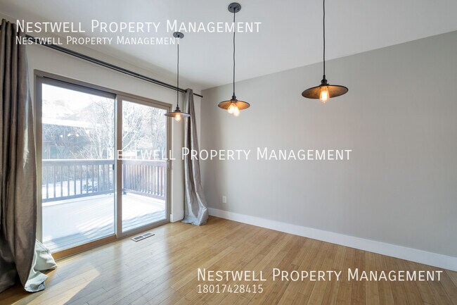 Foto del edificio - Amazing 3-bed Home in Sandy