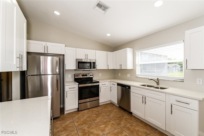 Building Photo - 1434 SE 8th Ave