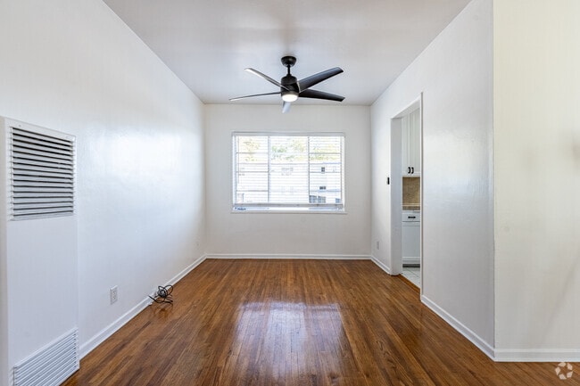 Interior Photo - 3701 Montclair St