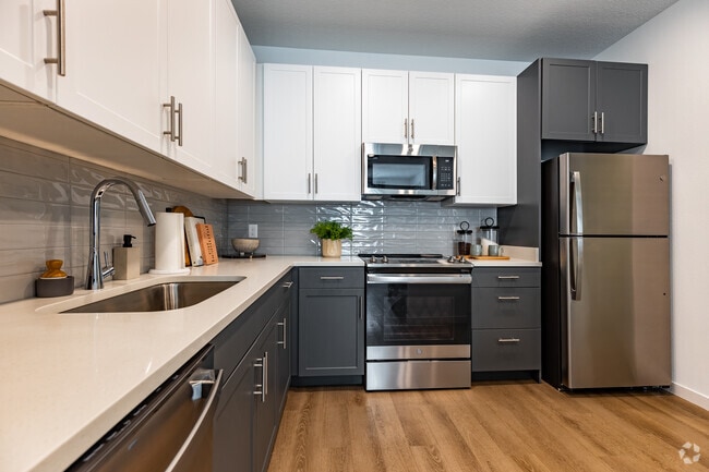 1 BR, 1 BA - 727 SF - Jefferson Lake Howell