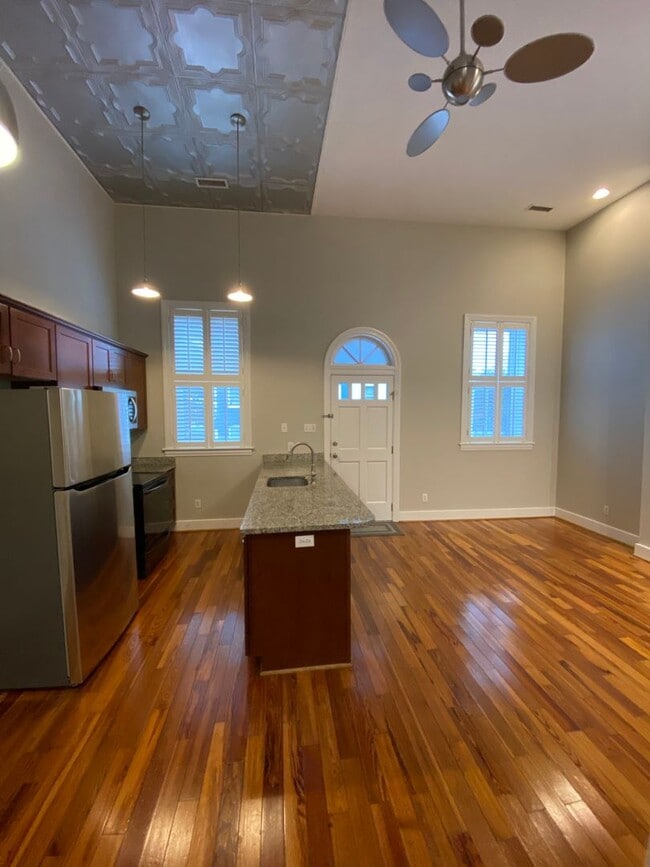 Building Photo - Wonderful, Updated 3 Bedroom Home in Carve...