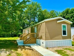 Building Photo - 2113 N Hickory Cir