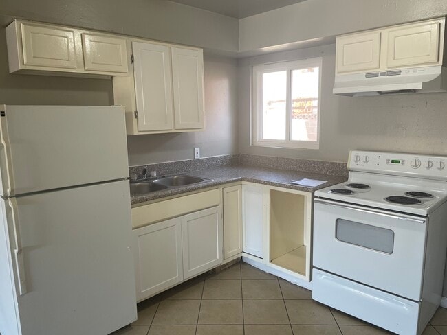 Building Photo - 3801 Royal Crest St