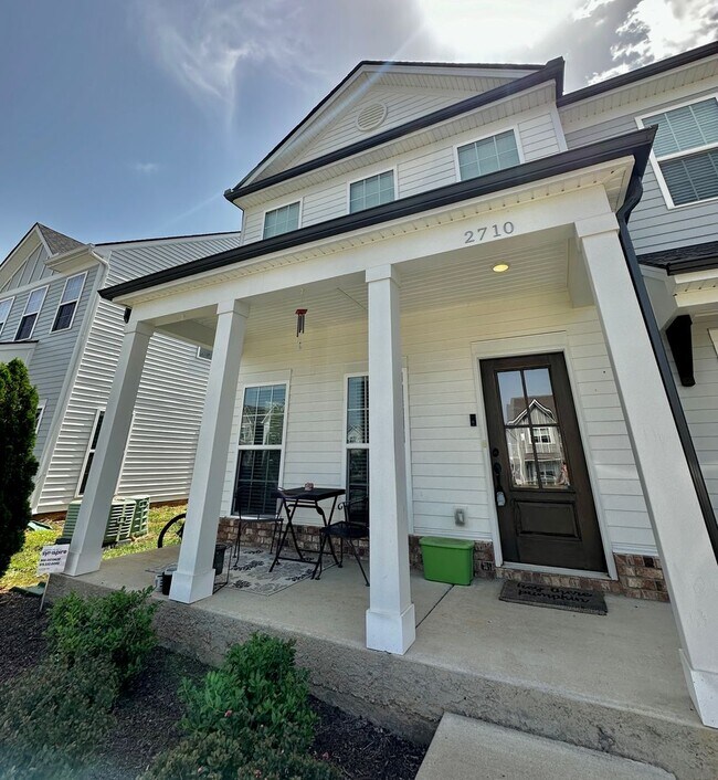 Building Photo - Modern 2 Story Townhouse
