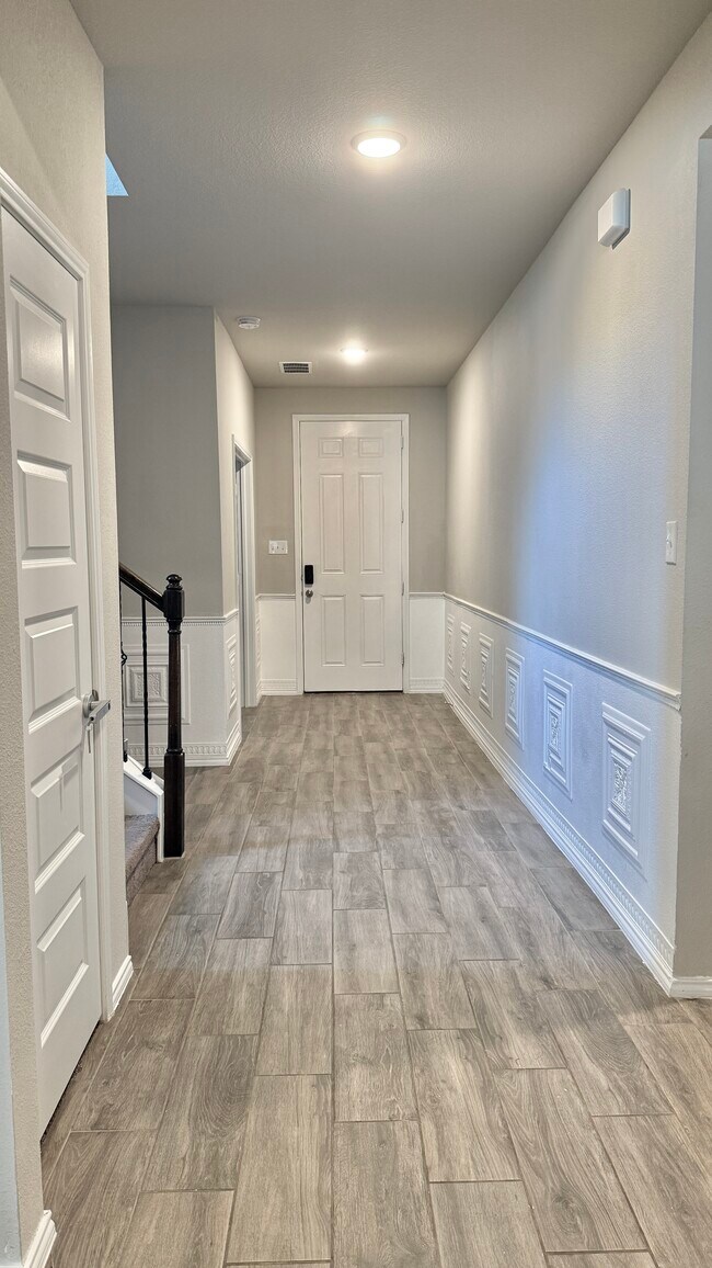 Foto del edificio - 5945 Hopkins Dr