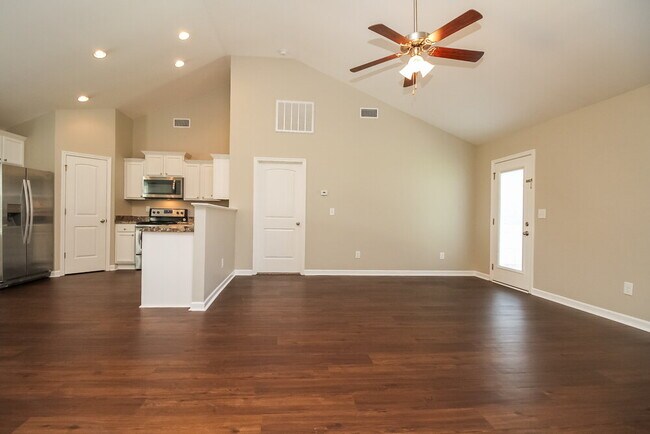Building Photo - 1002 Chimalis Dr