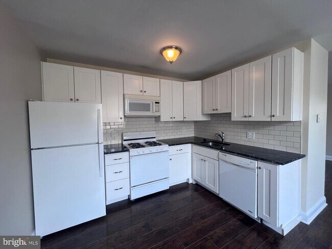 Foto del edificio - 443 Fairmount Ave