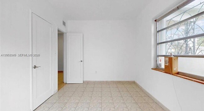 Foto del edificio - 3330 SW 2nd St