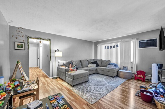 Foto del edificio - 5200 Royalton Rd