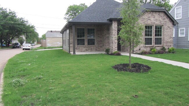 Building Photo - 3701 6th Ave