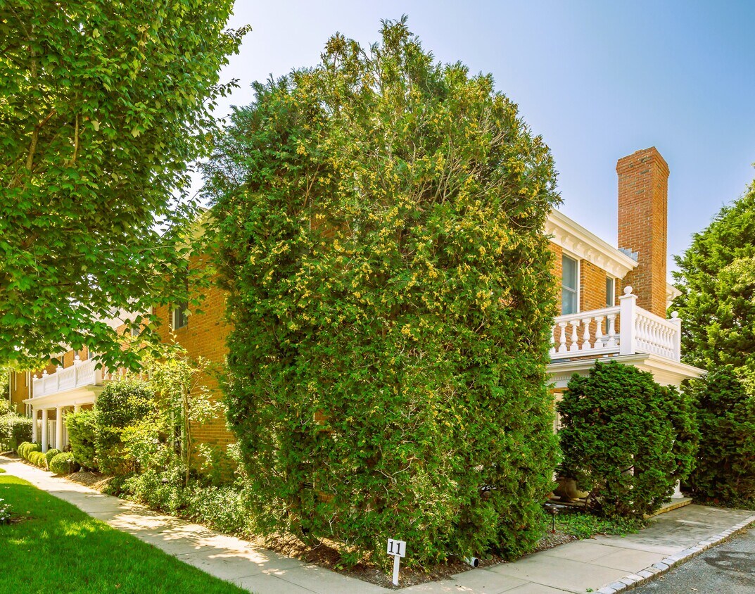 97 Coopers Farm Rd, Southampton, NY 11968 Townhome Rentals in