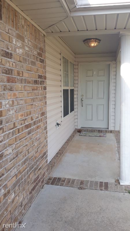 Building Photo - 1225 Lakeview Estates Dr