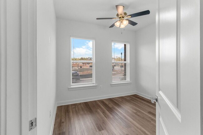 Foto del edificio - Rent – Brand New Townhome in the Watershed Community