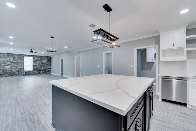 Foto del edificio - 10622 Rustling Oaks Dr