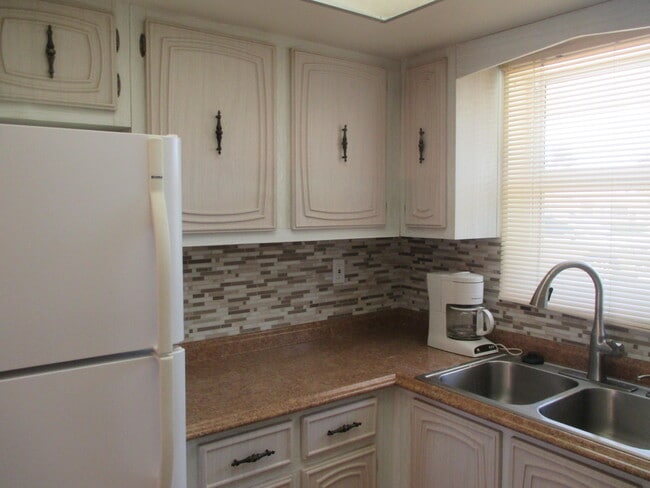 Building Photo - 2715 Emory Dr E