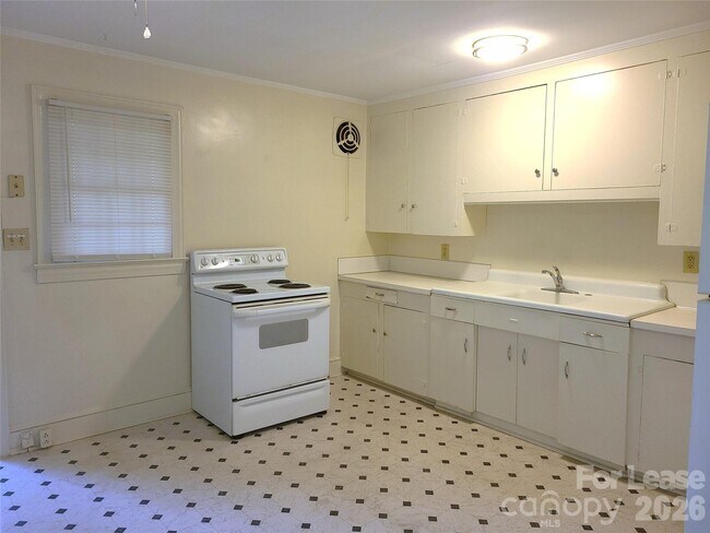 Foto del edificio - 2245 Crescent Ave