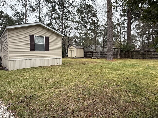 Building Photo - 200 Royalwood St