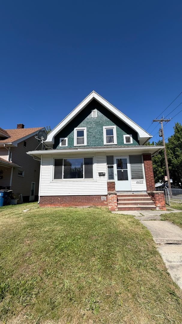 Building Photo - ***NEW ON THE MARKET....3 bed house Pets Welcome!!***